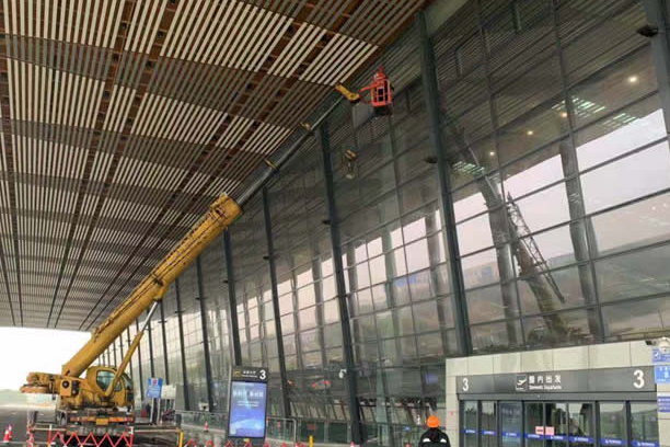 英山玻璃幕墙维护和保养